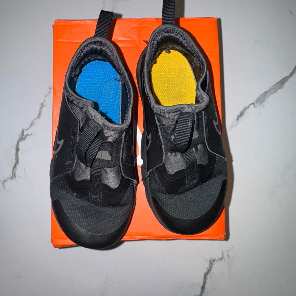 Toddler Nike - Size: 10